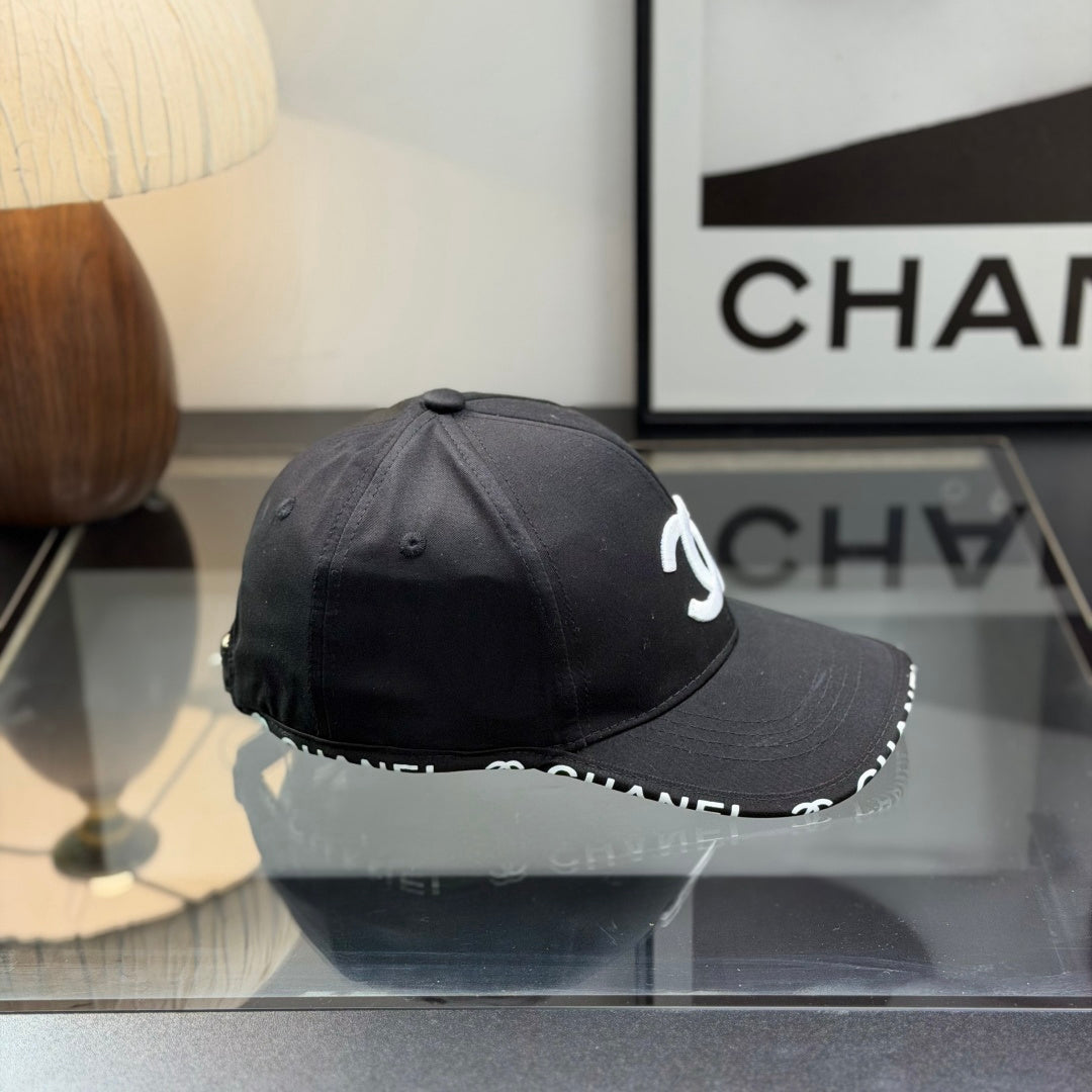 Premium Embroidered Baseball Cap - Classic Black Streetwear Hat