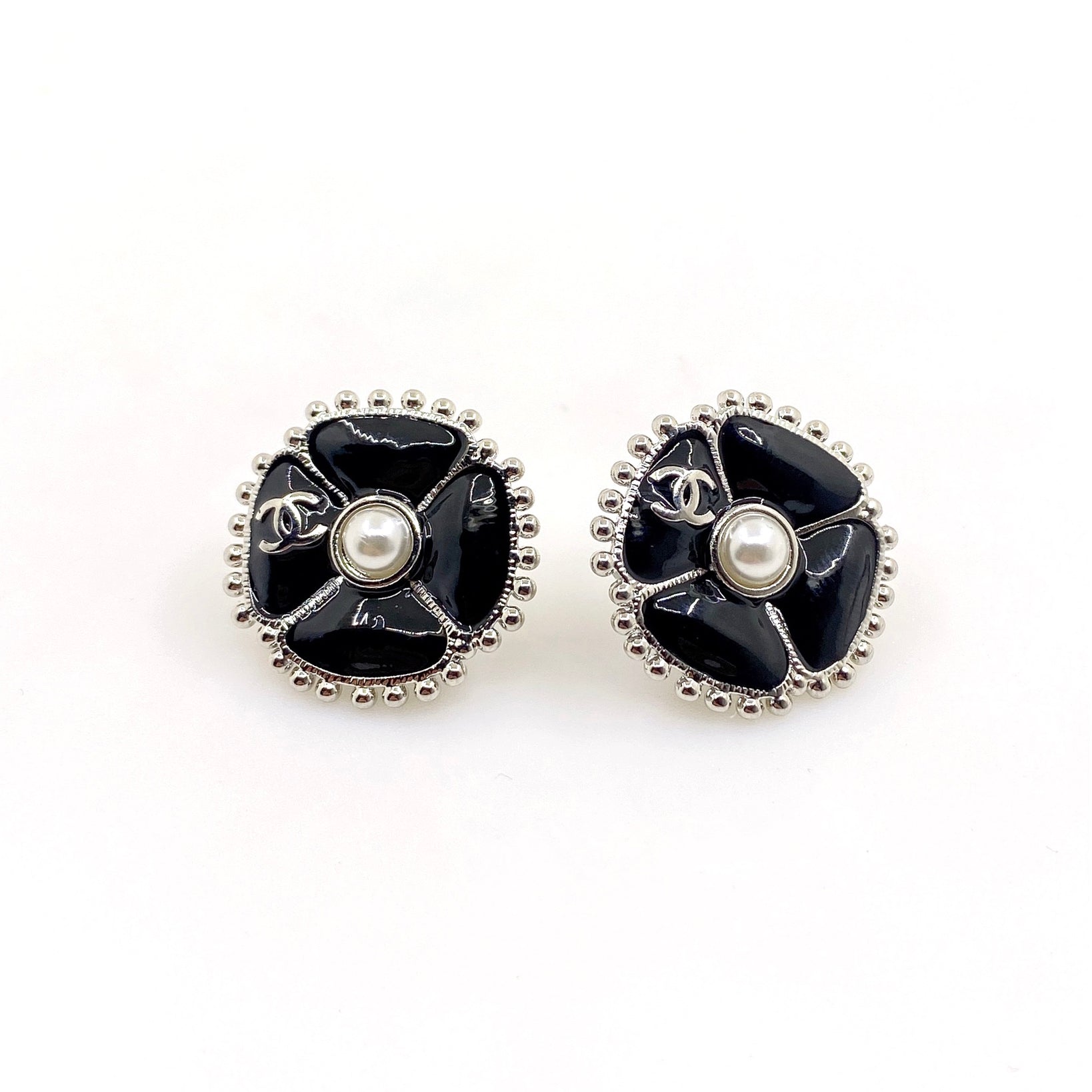 Chanel Black Pearl Clover 18K Gold Earrings