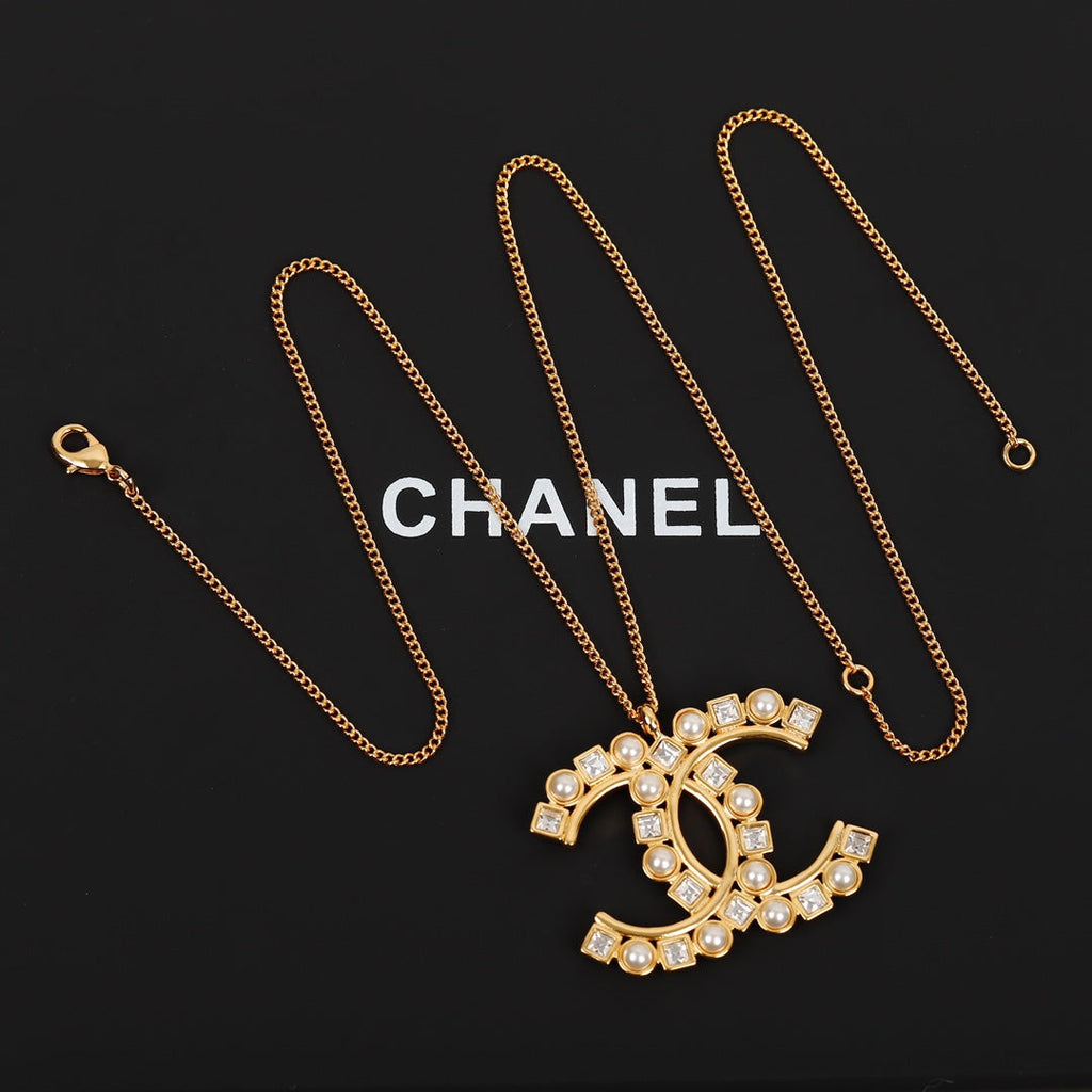 Chanel Vintage 18K Gold Necklace