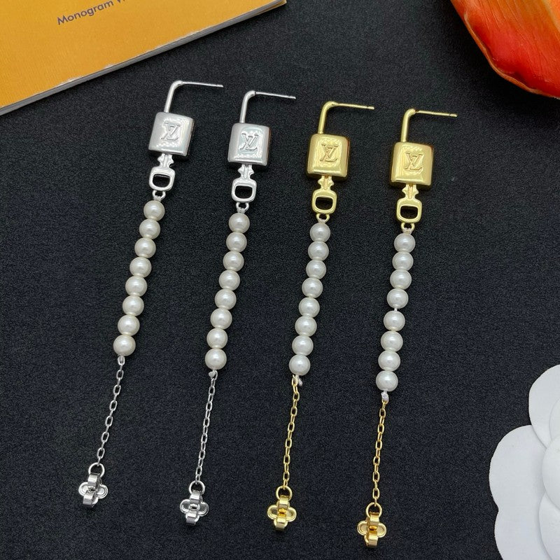 Louis Vuitton Pearl Lock Gold 18K Gold Earrings