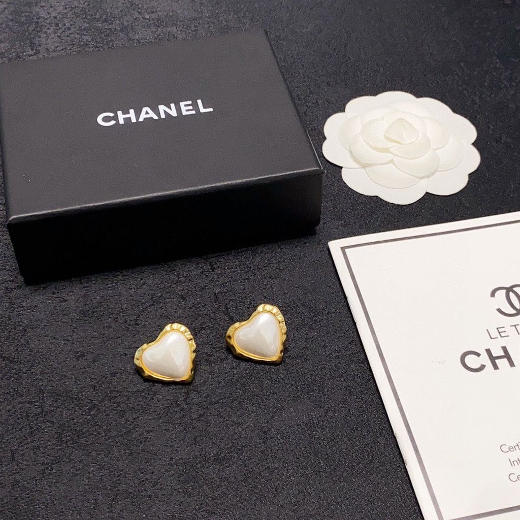 Chanel Heart Pearl 18K Gold Earrings